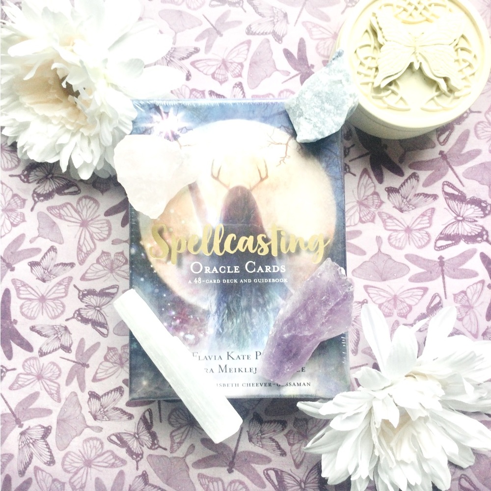 ⭐️SOLD⭐️ NEW! Spell Casting Oracle Deck with Guidebook & 4 Piece Natural Crystal